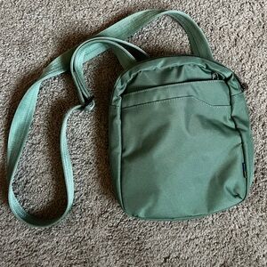 Elegant Green Open Story Crossbody Bag